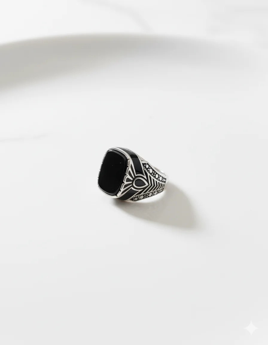 Silver-ring-with-geometric-enamel-decoration1